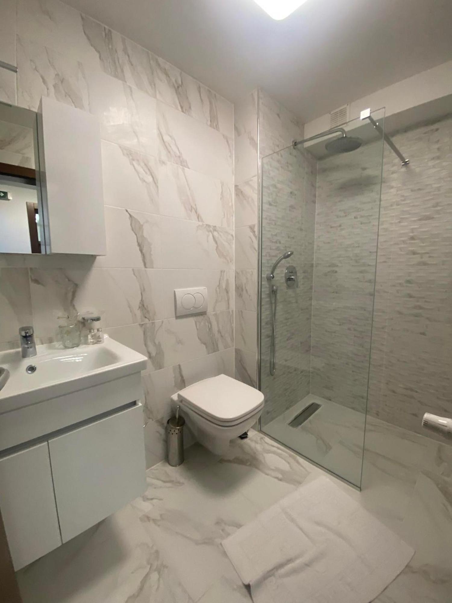 Dishli Hotel & Spa Struga Bagian luar foto